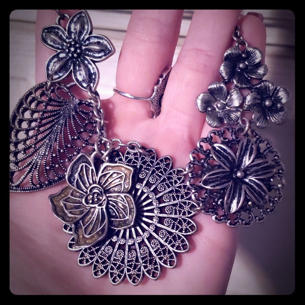 Flower necklace